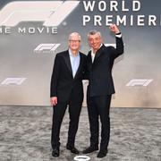 Apples vd Tim Cook och vice vd Eddy Cue