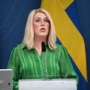 Socialminister Lena Hallengren (S) .
