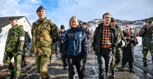 Statsminister Magdalena Andersson och M-ledaren Ulf Kristersson på en militärövningen i Norge 21 mars. Anders Wiklund/ TT