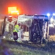 Polis och räddningstjänst på plats vid olyckan.