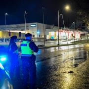 Polisen på plats vid postterminalen.