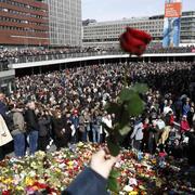 Tiotusentals människor har samlats vid Sergels Torg i Stockholm för en manifestation.