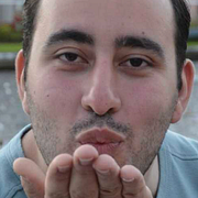 Lily Abdelshahed till höger.