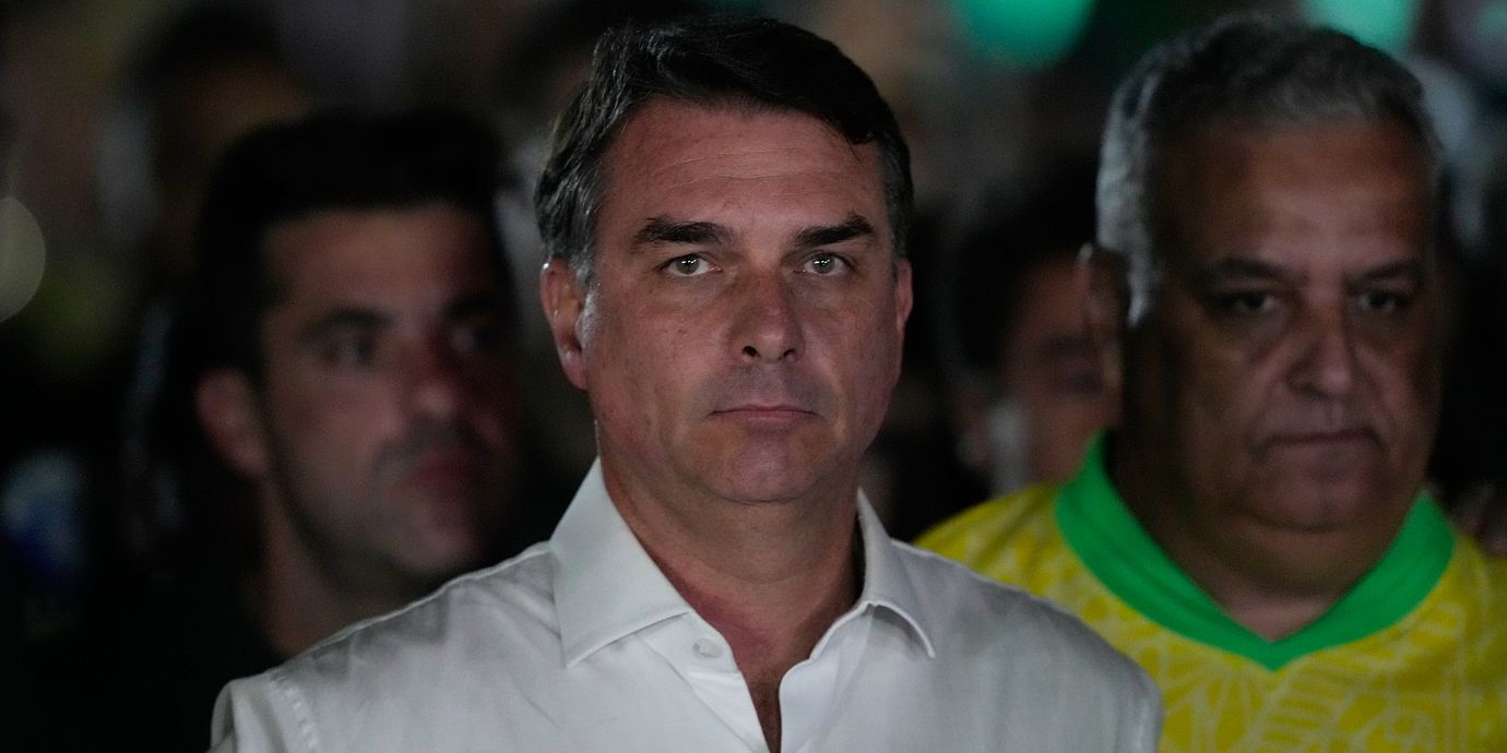 Flávio Bolsonaro.
