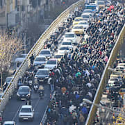 Sedan den 28 december protesterar folket i Iran efter att landets valuta föll till bottennivåer.