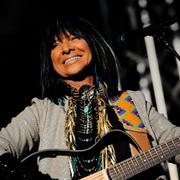 Buffy Sainte-Marie uppträder på festivalen Stockholm Music and Arts på Skeppsholmen 2012.