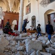 Klockringning i Sankt Georgs melkitiska katolska kyrka som förstörts i israeliska bombningar. Dardghaya, södra Libanon, den 22 december 2024. 