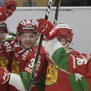 Moras Matias Lassen har gjort 3-1 i torsdagens ishockeymatchen i hockyallsvenskan mellan Mora IK och BIK Karlskoga i Midjegrav Arena