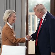 EU-chefen Ursula von der Leyen och USA:s president Donald Trump vid G7-mötet i Frankrike förra månaden.