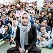 Fatemeh Khavari som är talesperson för nätverket Ung i Sverige vid en demonstration i Stockholm i augusti.