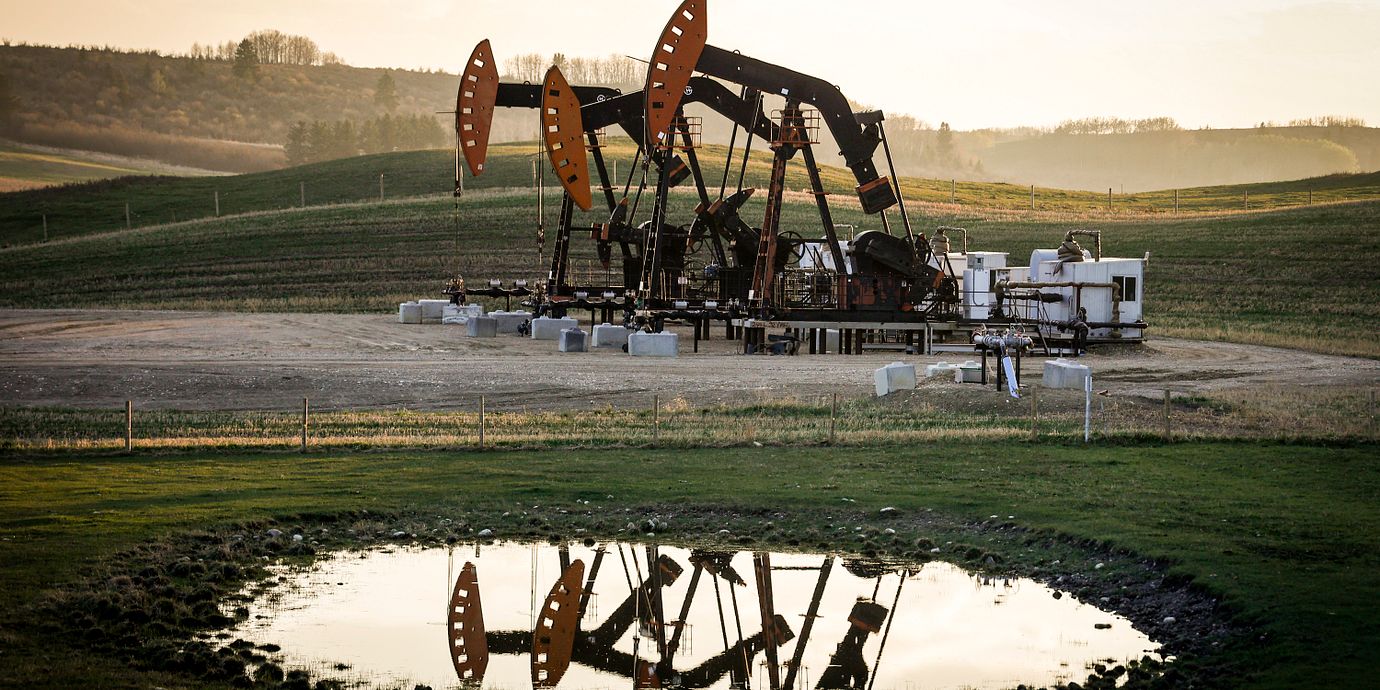 Olje- och gasproduktion hör till de verksamheter som får stora investeringar samtidigt som de bidrar till klimatförändringar och förlust av biologisk mångfald, enligt WWF:s rapport.