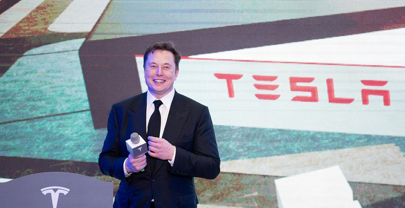 Månader av förseningar – nu visar Tesla sin robottaxi