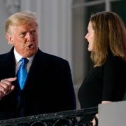 Donald Trump och Amy Coney Barrett.