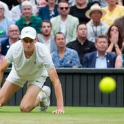 Jannik Sinner föll under kvartsfinalen mot Daniil Medvedev i Wimbledon, London, Storbritannien den 9 juli 2024. 