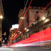 Trafik utanför Bank of Englands byggnad i City of London. 