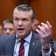 Försvarsminister Pete Hegseth i amerikanska kongressen.