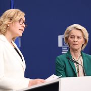 EU:s kommissionär för tekniksuveränitet Henna Maria Virkkunen, och EU-kommissionens ordförande Ursula von der Leyen, arkivbild.