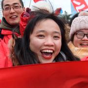 Arkivbild: Den kinesiska presidenten Xi Jinpings anhängare utanför FN:s högkvarter i Génève inför presidentens besök i januari.