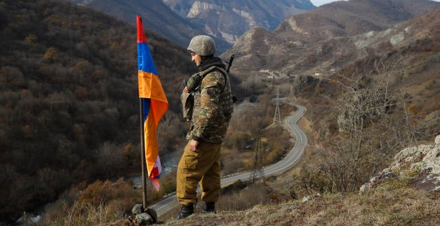 En armenisk soldat i närheten av Nagorno-Karabach. Arkivbild.  Sergei Grits / TT NYHETSBYRÅN