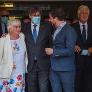 Carles Puigdemont lämnar domstolen i Sassari, Sardinien