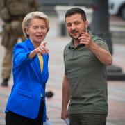 EU-kommissionens ordförande Ursula von der Leyen och Ukrainas president Volodymyr Zelenskyj.