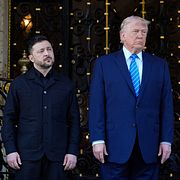 Arkivbild.  Donald Trump och Volodymyr Zelenskyj.