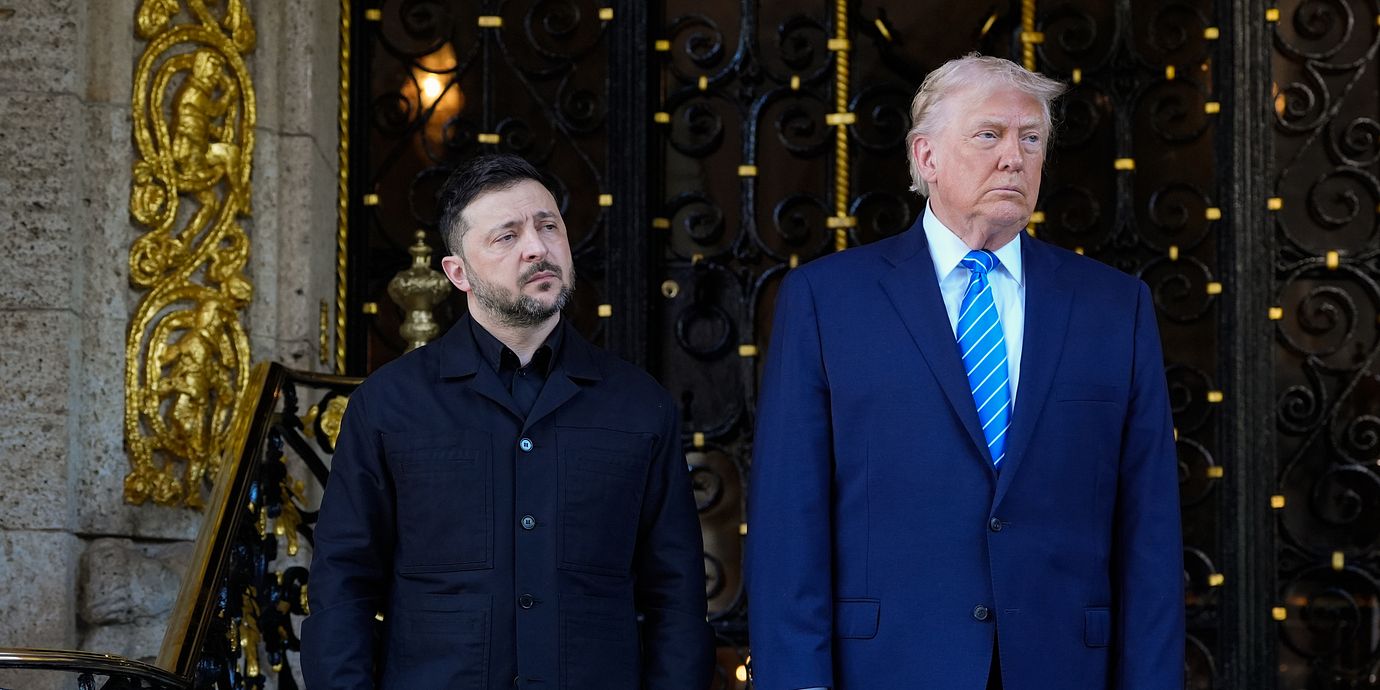 Arkivbild.  Donald Trump och Volodymyr Zelenskyj.