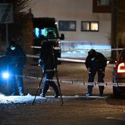 Två män hittades skjutna i  ett villaområde i Grimmered i sydvästra Göteborg på lördagskvällen och de båda männen bekräftades sedan vara döda.