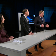 Teresa Carvalho, Richard Jomshof och Gunnar Strömmer i SVT:s studio. 