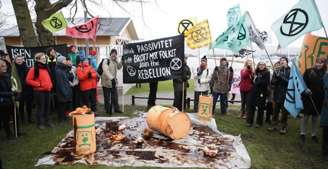 Lysekil, 10 mars. Demonstranter från Extinction Rebellion protesterar mot raffinaderiet utbyggnad. Adam Ihse/TT / TT NYHETSBYRÅN
