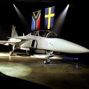 Jas Gripen-plan visas upp i Linköping 2005 inför försäljningen till Sydafrika. 