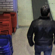 Övervakningsbild på mannen som misstänks för mordförsök