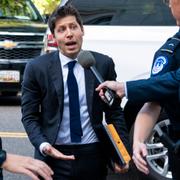 I september deltar Sam Altman i nya diskussioner med politiker i Washington Capitol Hill om riskerna med artificiell intelligens. Samtalen om hur den kraftfulla tekniken bör regleras sker bakom stängda dörrar. 