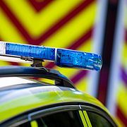 Arkivbild: Polis och räddningstjänst på plats vid en trafikolycka.