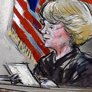 Domstolsteckning av militärdomaren Denise Lind