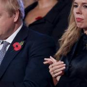 Boris Johnson med flickvännen Carrie Symonds.