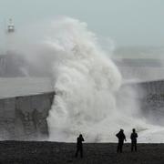 Vågor under stormen i södra England. 