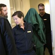 Den misstänkte 41-åringen förs in i rättssalen med en filt över huvudet 