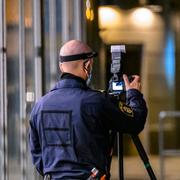 Polis och kriminaltekniker på plats på Östra Promenaden i Malmö. 