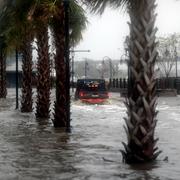 Flera av vägarna i Wilmington, North Carolina, har svämmats över efter stormen Florence. 