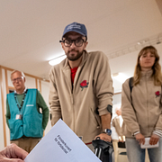 Leith Al-Bayati blev först i Sverige att rösta.