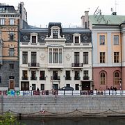 
Tidöpartiernas ledare har samlats i statsministerbostaden Sagerska för en middag dagen efter valet.