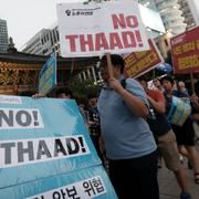 Sydkoreanska protester mot att landet tar in amerikansk assistans.