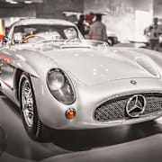 Mercedes-aktien är upp cirka 12 procent i år.