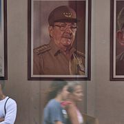 Porträtt av Kubas president Miguel Diaz-Canel och expresidenterna Raul Castro och Fidel Castro i Havanna, Kuba den 20 maj 2026.