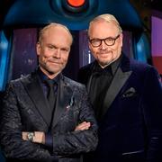 Programledarna Kristian Luuk och Fredrik Lindström.