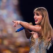Taylor Swift under "The Eras Tour" 2024 – en av de mest inkomstbringande turneérna genom tiderna. 