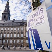 Valaffisch med Venstres partiledare, tillika Danmarks försvarsminister, Troels Lund Poulsen, i Köpenhamn på tisdagen.