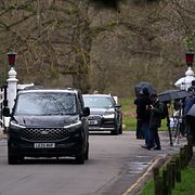 Fordon lämnar Royal Lodge i slutet av förra veckan. 