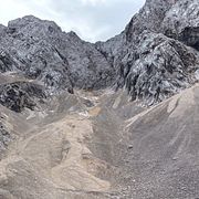 Bilden visar en annan glaciär i Slovenien vid namn Skuta som också håller på att smälta.